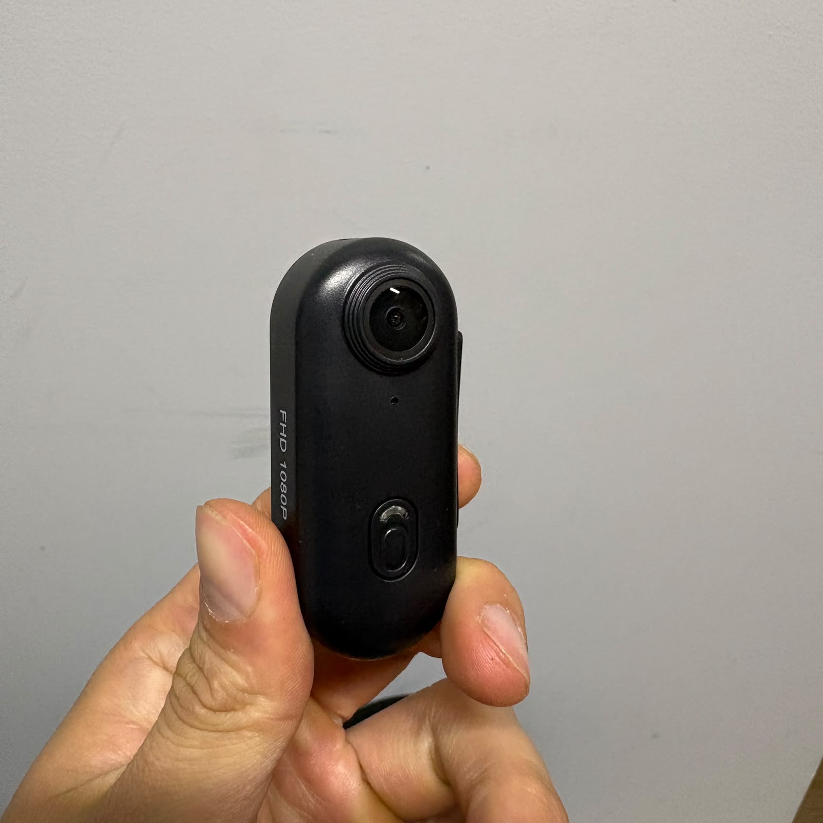 Cliente destapando su cámara INNOVO+ tipo unboxing