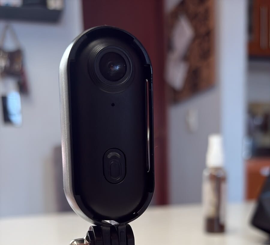 Cliente con su cámara INNOVO+ en uso