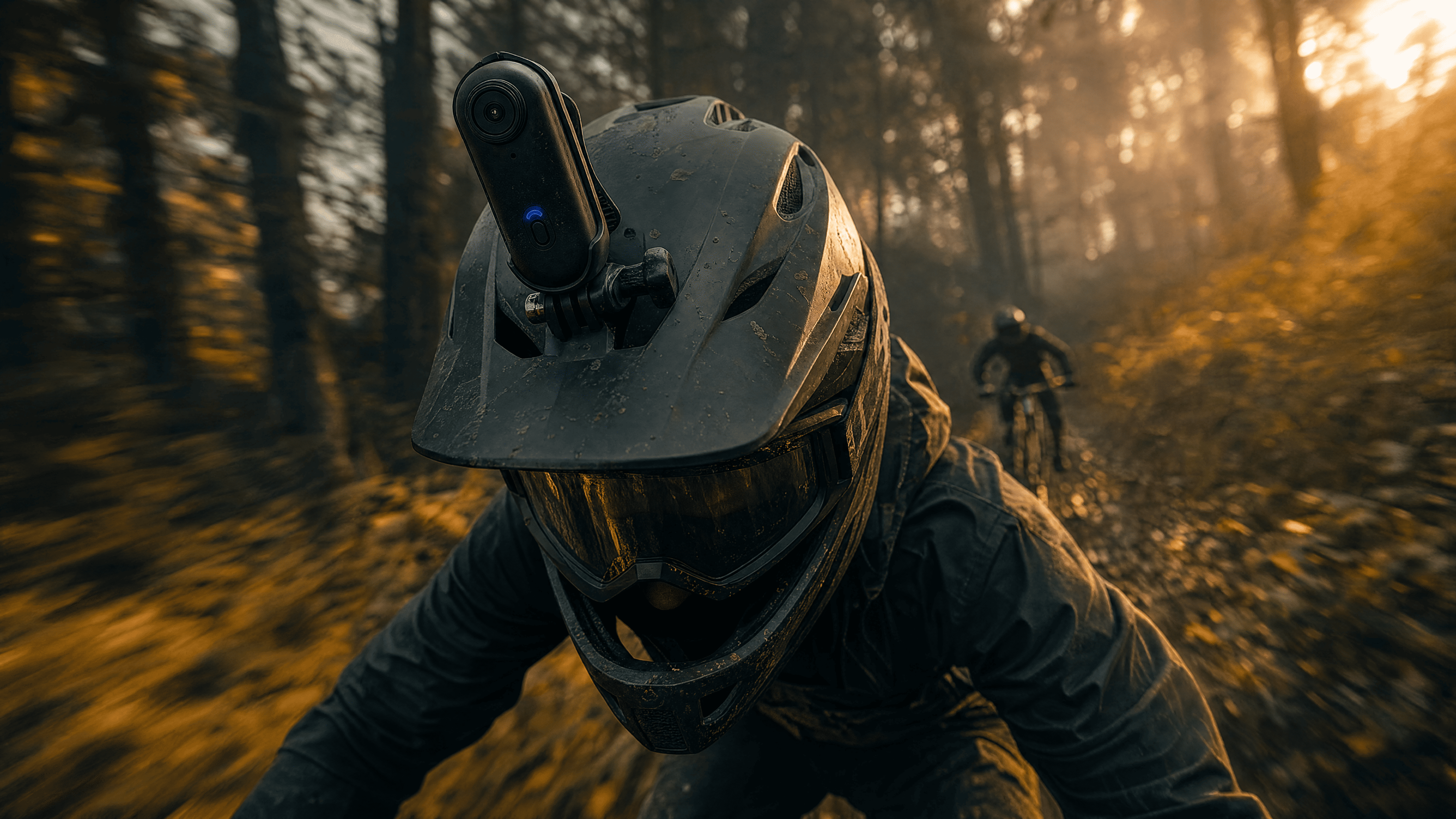 Cámara INNOVO+ montada en casco de ciclismo
